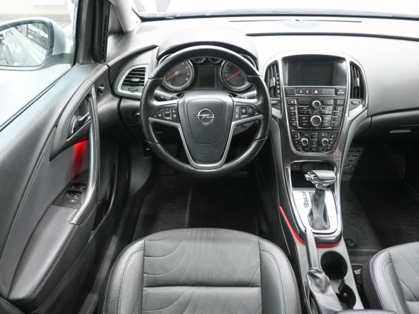 Opel Astra J Рестайлинг с пробегом 2013 года, цена 929 900 рублей, 187000 км, хэтчбек, Автокод Объявления