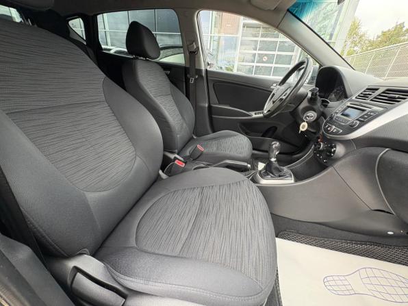 Hyundai Solaris I Рестайлинг с пробегом 2015 года, цена 865 000 рублей, 139638 км, хэтчбек, Автокод Объявления