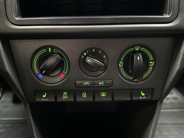 Skoda Rapid I с пробегом 2015 года, цена 969 000 рублей, 118311 км, лифтбек, Автокод Объявления