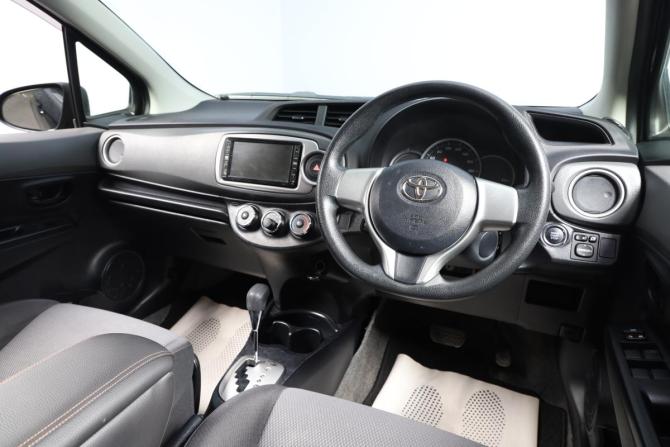 Toyota Vitz III (XP130) с пробегом 2013 года, цена 849 000 рублей, 143021 км, хэтчбек, Автокод Объявления