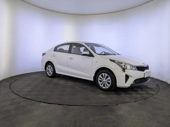 Kia Rio IV Рестайлинг с пробегом 2021 года, цена 1 750 000 рублей, 33599 км, седан, Автокод Объявления