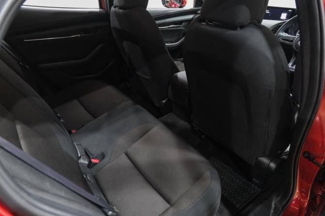 Mazda 3 IV (BP) с пробегом 2021 года, цена 1 869 000 рублей, 28000 км, хэтчбек, Автокод Объявления
