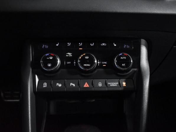 Skoda Karoq I с пробегом 2021 года, цена 2 489 000 рублей, 99345 км, внедорожник, Автокод Объявления