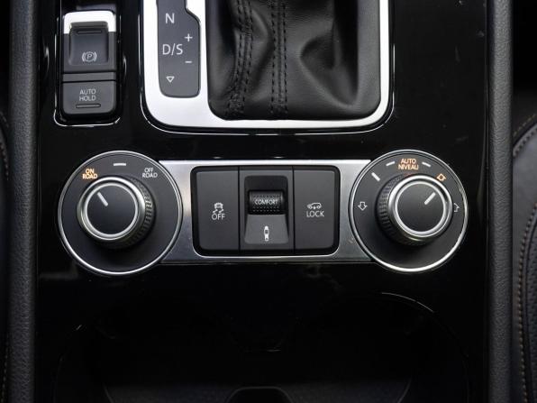 Volkswagen Touareg II Рестайлинг с пробегом 2017 года, цена 3 650 000 рублей, 97128 км, внедорожник, Автокод Объявления