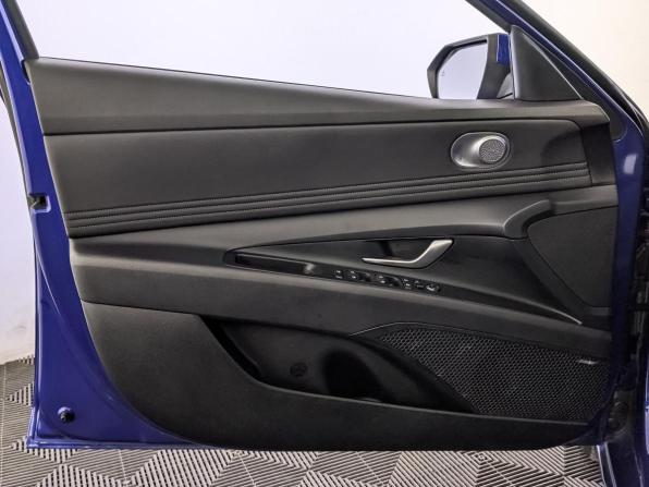 Hyundai Elantra VII (CN7) с пробегом 2022 года, цена 2 250 000 рублей, 44476 км, седан, Автокод Объявления
