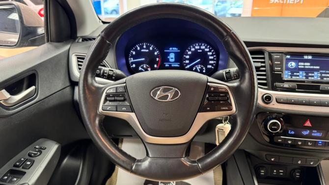 Hyundai Solaris II с пробегом 2017 года, цена 1 115 000 рублей, 121433 км, седан, Автокод Объявления