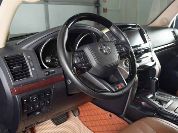 Toyota Land Cruiser 200 Series Рестайлинг 1 с пробегом 2014 года, цена 3 684 995 рублей, 324660 км, внедорожник, Автокод Объявления