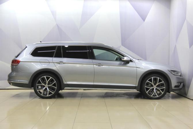 Volkswagen Passat B8 с пробегом 2018 года, цена 2 340 000 рублей, 221068 км, универсал, Автокод Объявления