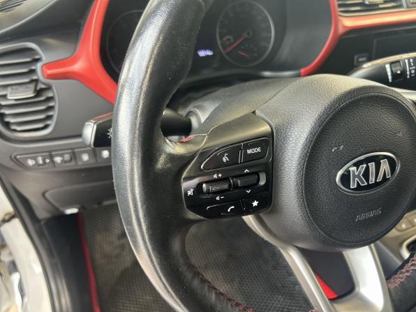 Kia Rio IV Рестайлинг с пробегом 2021 года, цена 1 655 000 рублей, 72014 км, седан, Автокод Объявления