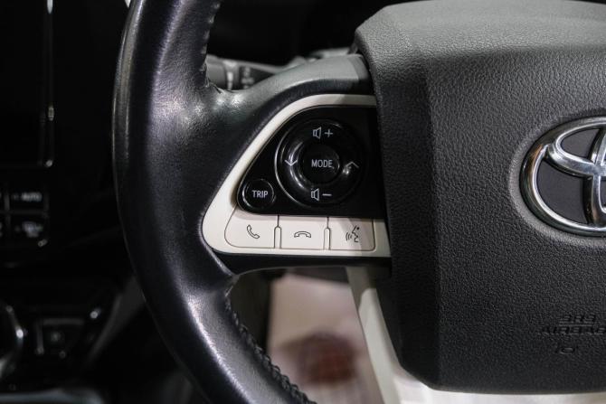 Toyota Prius IV (XW50) с пробегом 2016 года, цена 1 629 000 рублей, 112000 км, лифтбек, Автокод Объявления