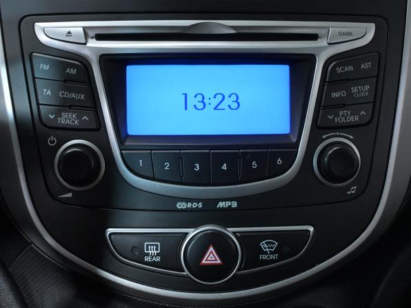 Hyundai Solaris I с пробегом 2012 года, цена 730 000 рублей, 302000 км, хэтчбек, Автокод Объявления