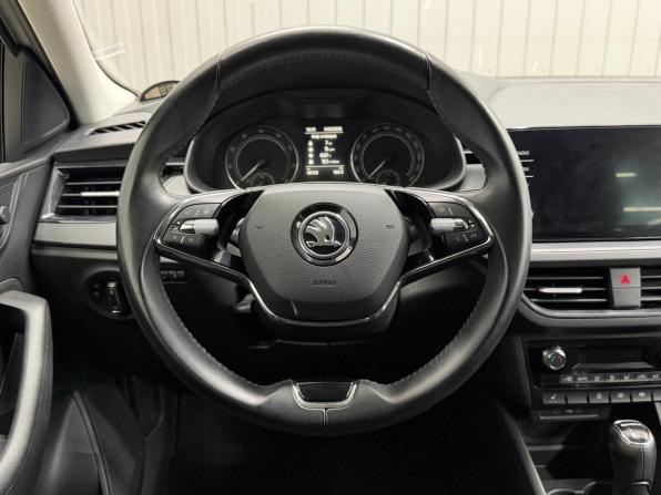 Skoda Rapid II с пробегом 2021 года, цена 1 699 000 рублей, 48153 км, лифтбек, Автокод Объявления