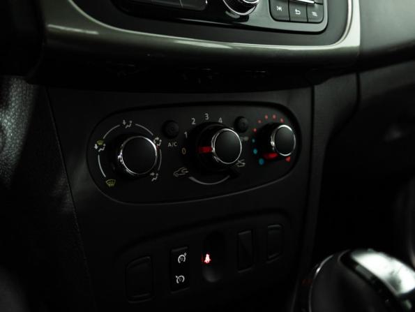 Renault Sandero II Рестайлинг с пробегом 2018 года, цена 899 700 рублей, 202577 км, хэтчбек, Автокод Объявления