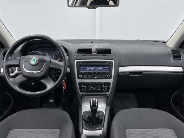 Skoda Octavia II (A5) Рестайлинг с пробегом 2013 года, цена 939 000 рублей, 149988 км, лифтбек, Автокод Объявления