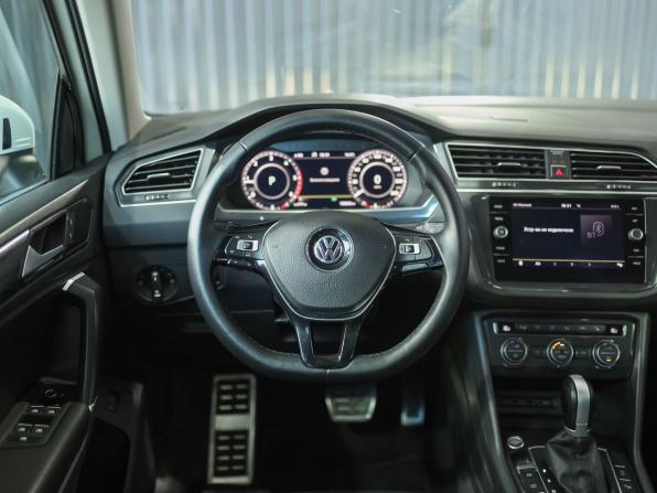 Volkswagen Tiguan II с пробегом 2018 года, цена 2 799 000 рублей, 180028 км, внедорожник, Автокод Объявления