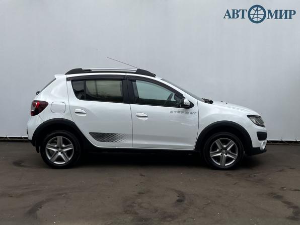Renault Sandero II с пробегом 2017 года, цена 950 000 рублей, 118892 км, хэтчбек, Автокод Объявления