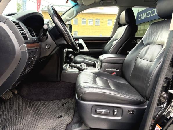 Toyota Land Cruiser 200 Series Рестайлинг 2 с пробегом 2016 года, цена 4 590 000 рублей, 400356 км, внедорожник, Автокод Объявления