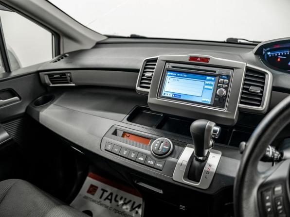 Honda Freed I Рестайлинг с пробегом 2012 года, цена 1 055 000 рублей, 176273 км, компактвэн, Автокод Объявления