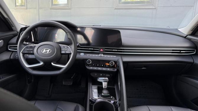 Hyundai Elantra VII (CN7) Рестайлинг с пробегом 2024 года, цена 2 395 000 рублей, 5149 км, седан, Автокод Объявления