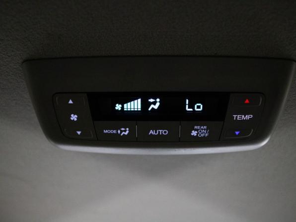 Honda Stepwgn V с пробегом 2016 года, цена 1 880 000 рублей, 155550 км, минивэн, Автокод Объявления