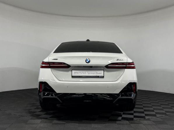 BMW 5 серии VIII (G60/G61/G68) с пробегом 2023 года, цена 7 735 000 рублей, 7301 км, седан, Автокод Объявления