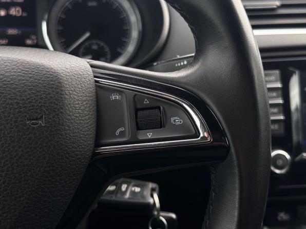 Skoda Octavia III (A7) Рестайлинг с пробегом 2018 года, цена 1 350 000 рублей, 212485 км, лифтбек, Автокод Объявления