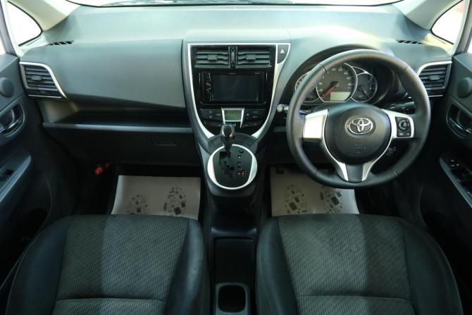 Toyota Ractis II с пробегом 2015 года, цена 999 000 рублей, 87870 км, хэтчбек, Автокод Объявления