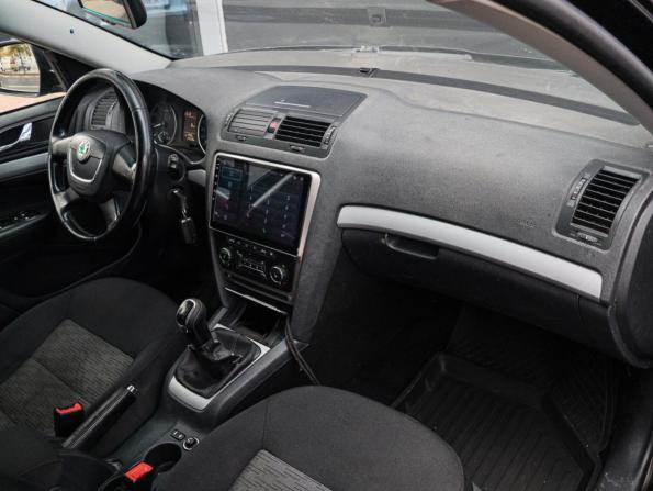 Skoda Octavia II (A5) Рестайлинг с пробегом 2011 года, цена 707 000 рублей, 216275 км, лифтбек, Автокод Объявления