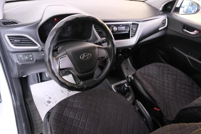 Hyundai Solaris II с пробегом 2017 года, цена 849 000 рублей, 124000 км, седан, Автокод Объявления