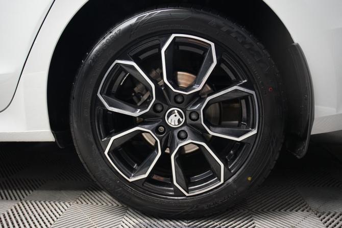 Skoda Octavia IV (A8) с пробегом 2020 года, цена 2 235 000 рублей, 130000 км, лифтбек, Автокод Объявления