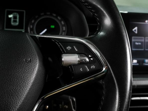 Skoda Rapid II с пробегом 2021 года, цена 1 696 000 рублей, 90515 км, лифтбек, Автокод Объявления