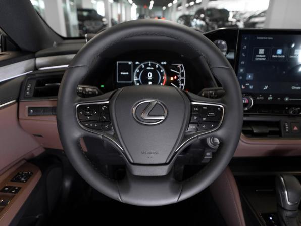 Lexus ES VII Рестайлинг 2 с пробегом 2025 года, цена 5 700 000 рублей, 17 км, седан, Автокод Объявления
