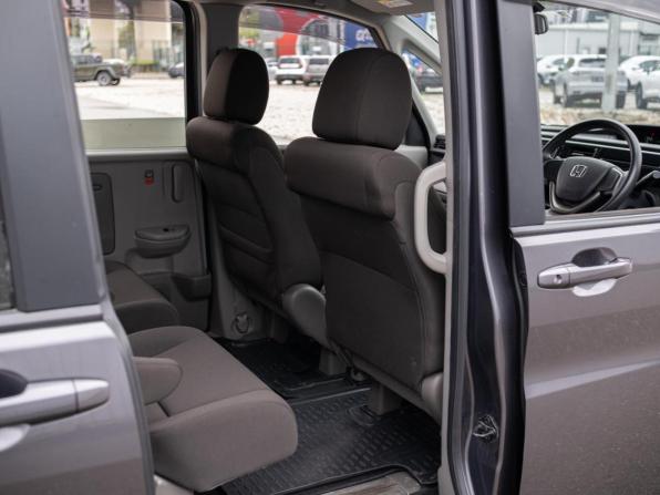 Honda Stepwgn V Рестайлинг с пробегом 2018 года, цена 2 068 000 рублей, 50899 км, минивэн, Автокод Объявления