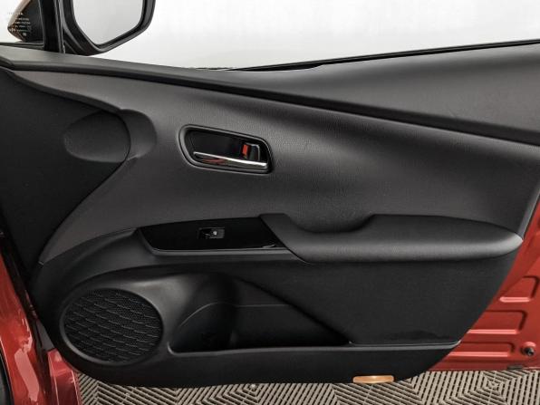 Toyota Prius IV (XW50) с пробегом 2017 года, цена 1 930 000 рублей, 134141 км, лифтбек, Автокод Объявления