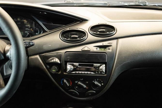 Ford Focus I Рестайлинг с пробегом 2003 года, цена 249 000 рублей, 292664 км, седан, Автокод Объявления