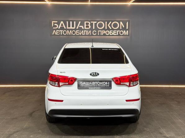 Kia Rio III Рестайлинг с пробегом 2015 года, цена 1 049 000 рублей, 136471 км, седан, Автокод Объявления