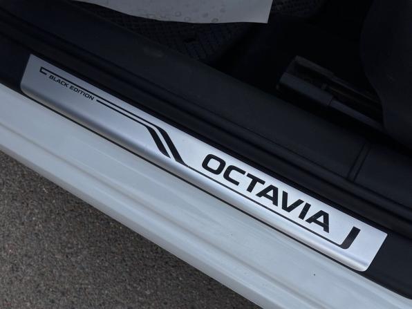 Skoda Octavia III (A7) Рестайлинг с пробегом 2018 года, цена 1 350 000 рублей, 212485 км, лифтбек, Автокод Объявления