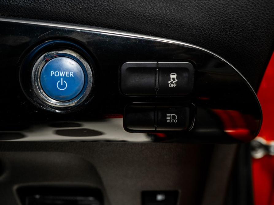 Toyota Prius IV (XW50) Чита  - изображение 16