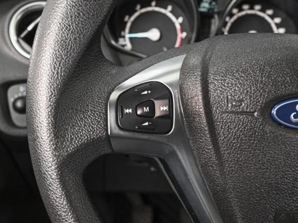 Ford Fiesta Mk6 Рестайлинг с пробегом 2016 года, цена 967 000 рублей, 54966 км, хэтчбек, Автокод Объявления
