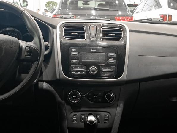 Renault Sandero II с пробегом 2017 года, цена 970 000 рублей, 93002 км, хэтчбек, Автокод Объявления