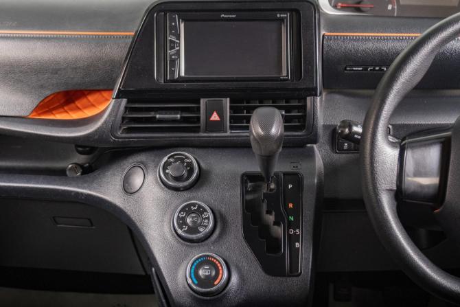 Toyota Sienta II с пробегом 2016 года, цена 1 389 000 рублей, 153800 км, компактвэн, Автокод Объявления