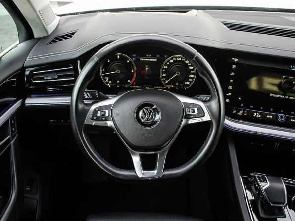 Volkswagen Touareg III с пробегом 2018 года, цена 3 730 000 рублей, 210815 км, внедорожник, Автокод Объявления