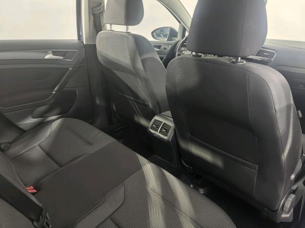 Volkswagen Golf VII Рестайлинг с пробегом 2018 года, цена 1 650 000 рублей, 152175 км, хэтчбек, Автокод Объявления