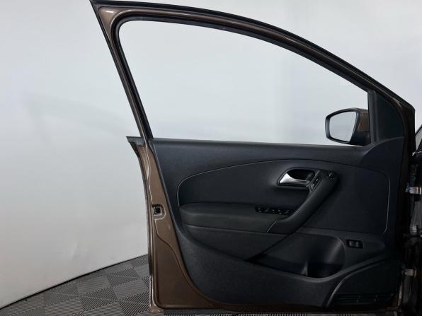Volkswagen Polo V Рестайлинг с пробегом 2018 года, цена 1 199 000 рублей, 95000 км, седан, Автокод Объявления