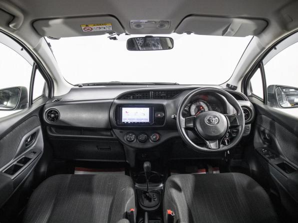 Toyota Vitz III (XP130) Рестайлинг 2 с пробегом 2018 года, цена 930 000 рублей, 123081 км, хэтчбек, Автокод Объявления