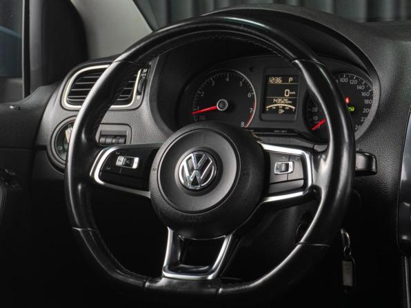 Volkswagen Polo V Рестайлинг с пробегом 2020 года, цена 1 289 000 рублей, 143526 км, седан, Автокод Объявления