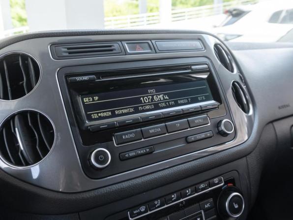 Volkswagen Tiguan I Рестайлинг с пробегом 2014 года, цена 1 292 000 рублей, 215901 км, внедорожник, Автокод Объявления