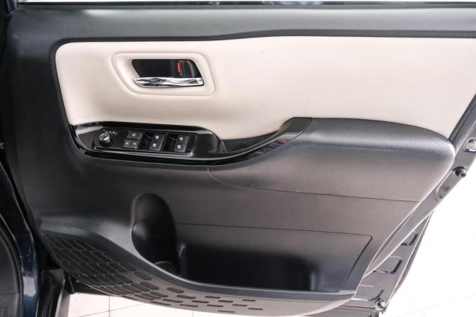 Toyota Noah III (R80) Рестайлинг с пробегом 2019 года, цена 2 199 000 рублей, 65000 км, минивэн, Автокод Объявления