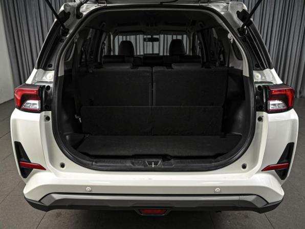 Toyota Veloz с пробегом 2023 года, цена 2 779 000 рублей, 25083 км, минивэн, Автокод Объявления