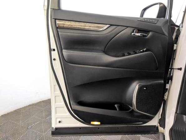 Toyota Alphard III Рестайлинг с пробегом 2021 года, цена 7 150 000 рублей, 52278 км, минивэн, Автокод Объявления
